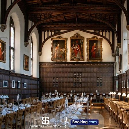 1 Bedroom City Centre Apartment Near The University And Bodleian Library By Spencer And Jackson Short Lets & Serviced Accommodation オックスフォード エクステリア 写真