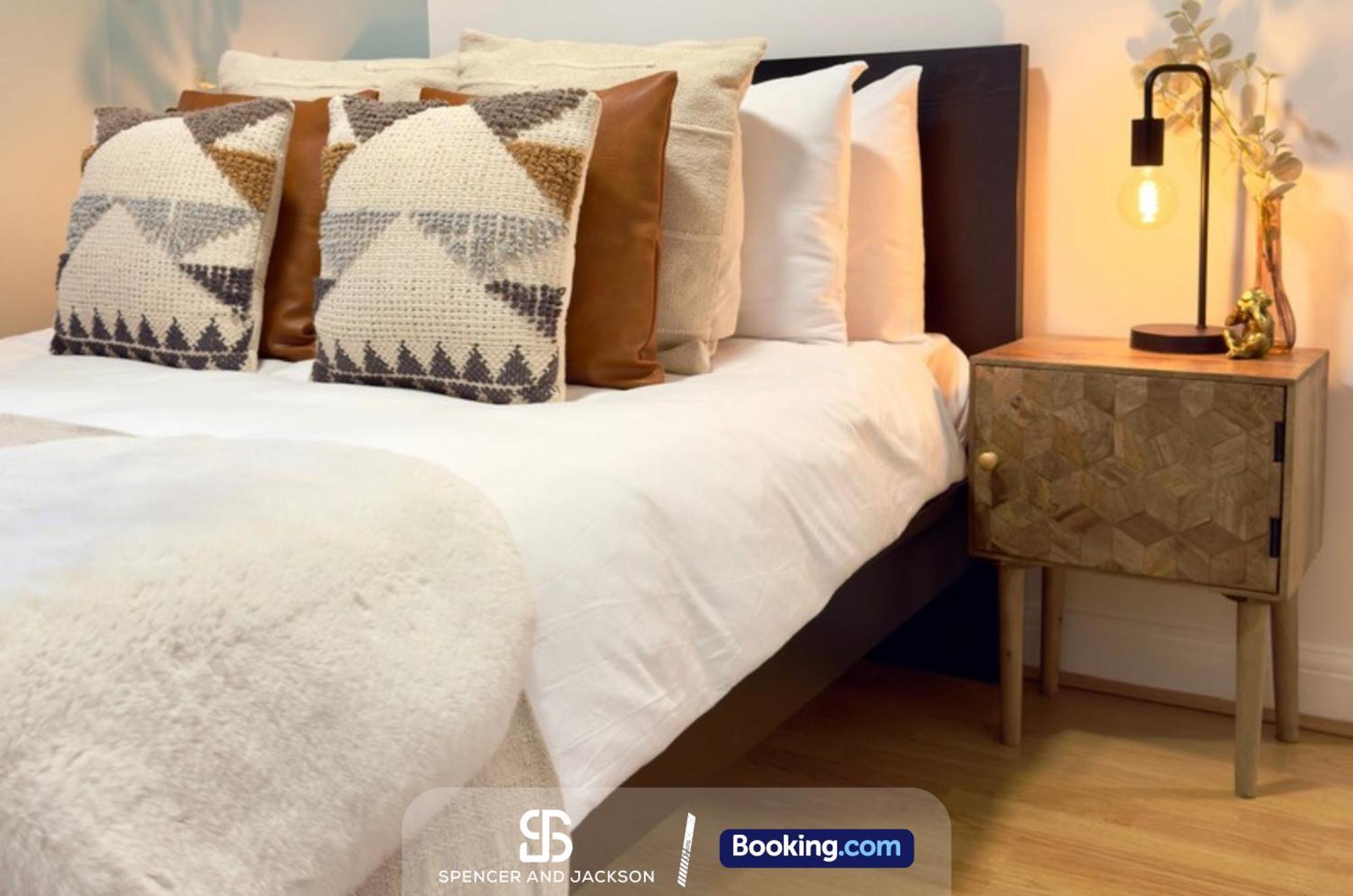 1 Bedroom City Centre Apartment Near The University And Bodleian Library By Spencer And Jackson Short Lets & Serviced Accommodation オックスフォード エクステリア 写真