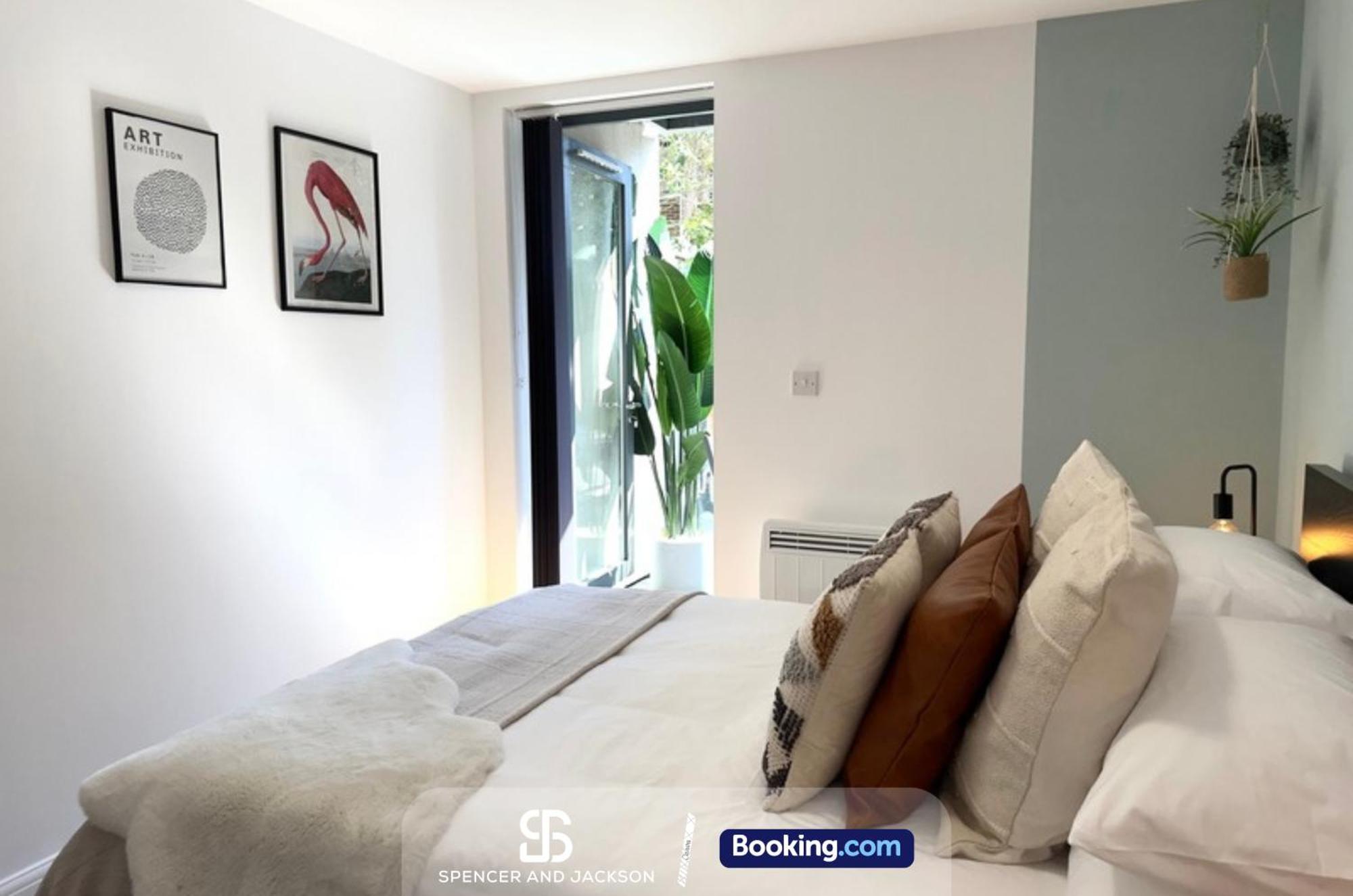 1 Bedroom City Centre Apartment Near The University And Bodleian Library By Spencer And Jackson Short Lets & Serviced Accommodation オックスフォード エクステリア 写真