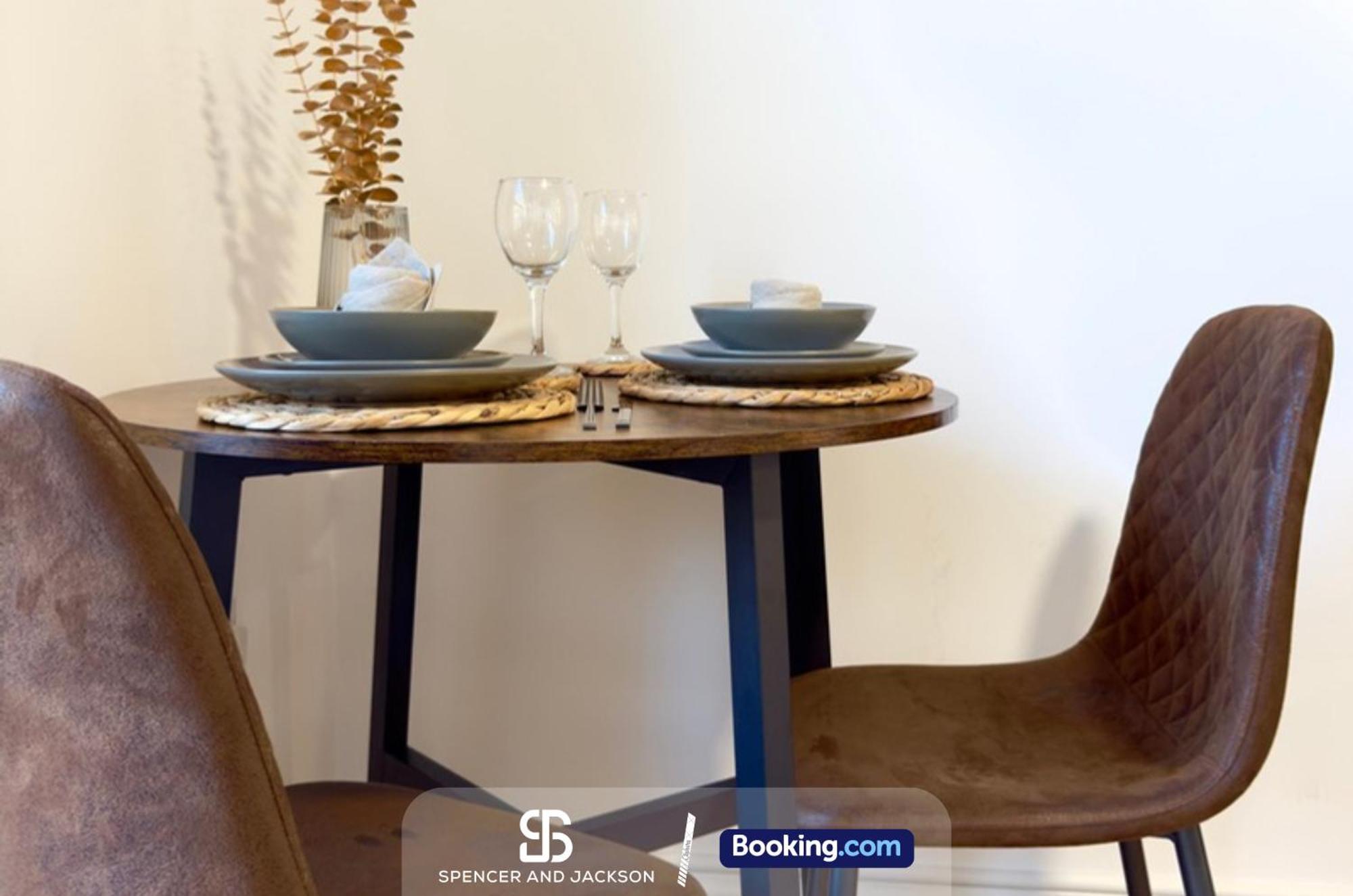 1 Bedroom City Centre Apartment Near The University And Bodleian Library By Spencer And Jackson Short Lets & Serviced Accommodation オックスフォード エクステリア 写真
